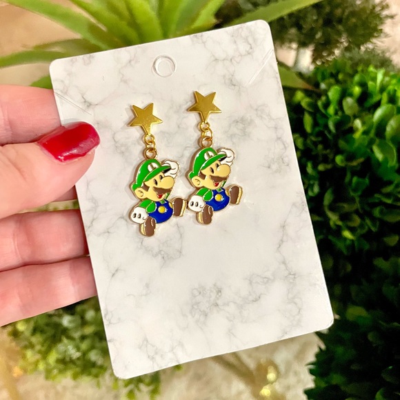 Luigi Star Dangle Earrings - Picture 3 of 3